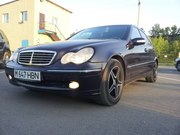 Срочно продаю автомобиль Mercedes Benz C200 KOMPRESSOR 2002 года 